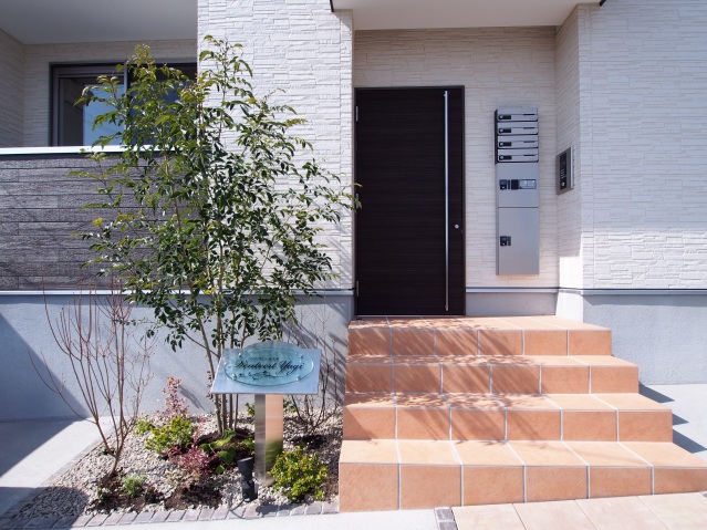 エントランス　※写真は同物件別部屋の写真です。実際の色味と相違がある場合は