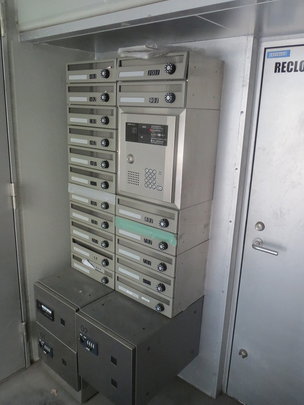 エントランス　郵便ポスト