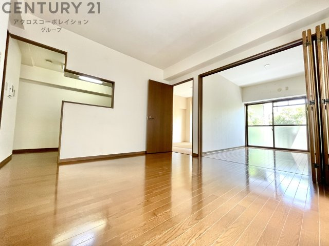 居室・リビング　全ての部屋の中心にあるリビングです♪