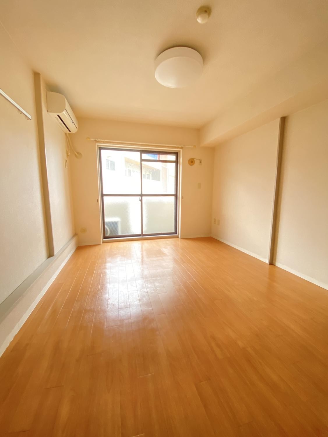 居室・リビング　別号室写真