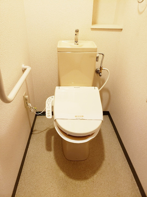 トイレ　温水洗浄便座