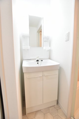 洗面設備　画像は別号室。ご参考にどうぞ