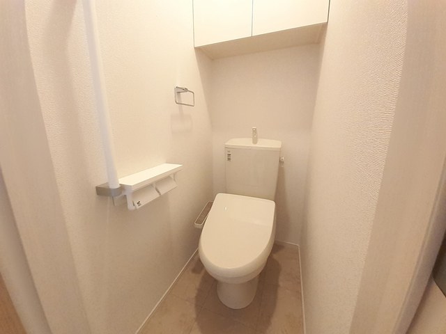 トイレ　同タイプの参考画像です