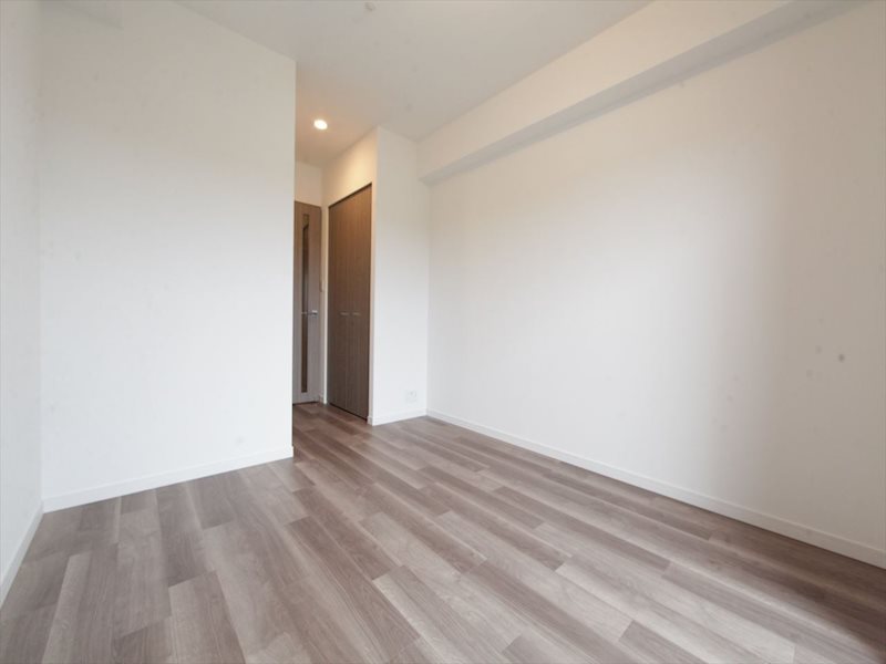 その他　洋室6.7帖　エアコン完備　バルコニーに面しています