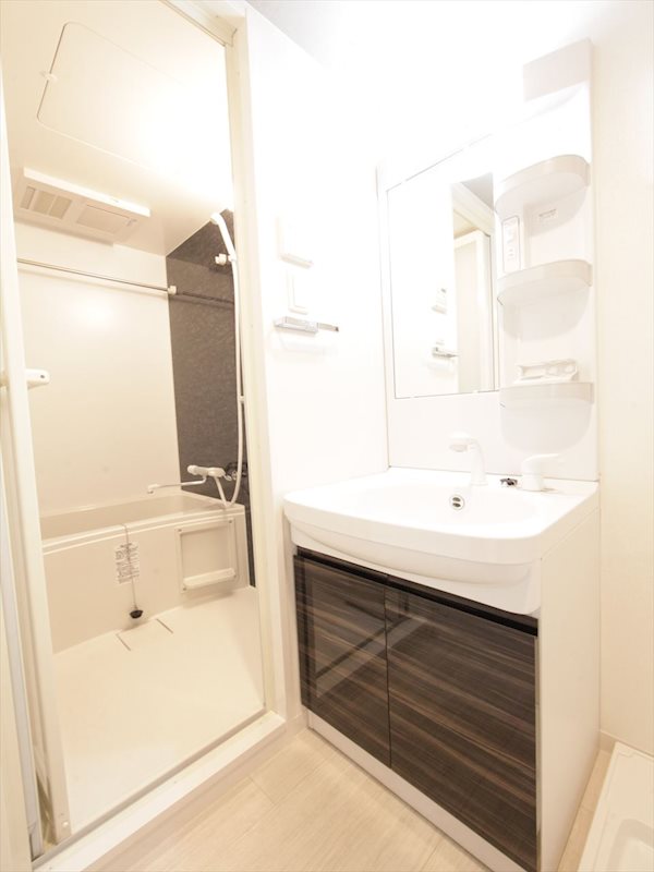 洗面設備　脱衣所　独立洗面台（シャンプードレッサー付）