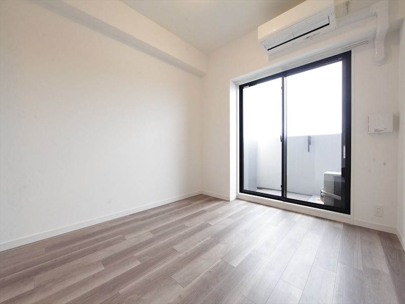 その他部屋・スペース　洋室6.7帖　エアコン完備　バルコニーに面しています