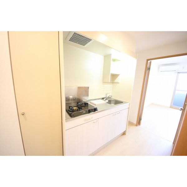 キッチン　※写真は503号室のものです