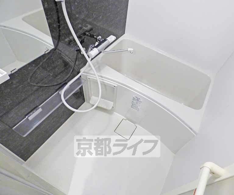 バス・シャワールーム　広々とした浴室です。