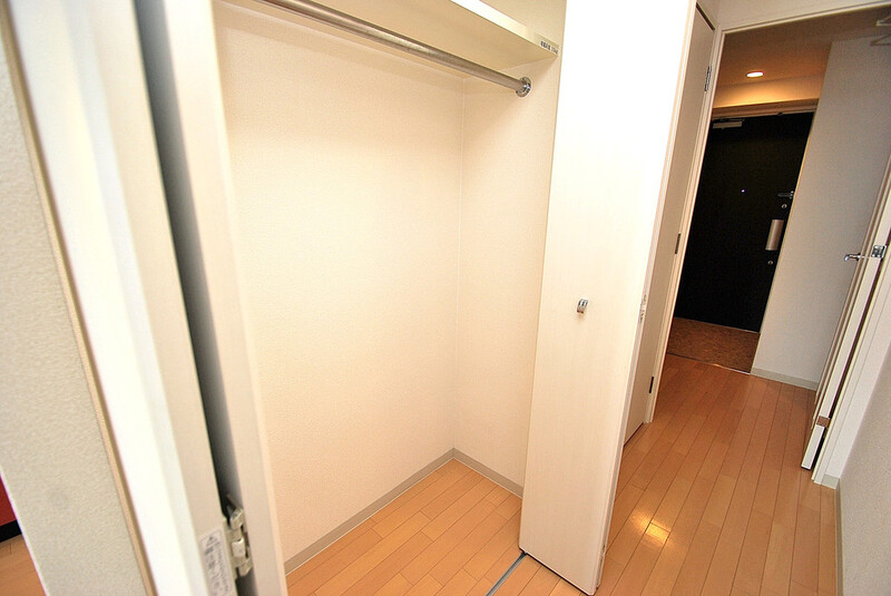 収納　収納は高さがあるのでコートもワンピースもかけれてとても便利！