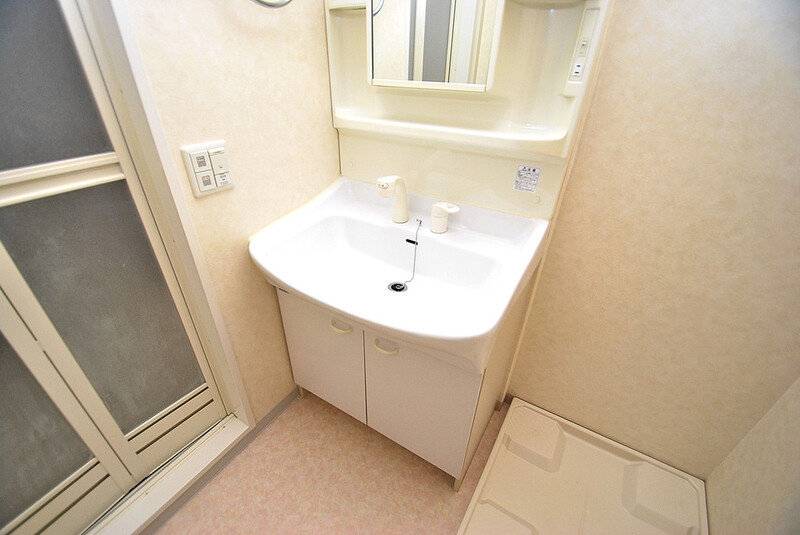 洗面設備　シャンプードレッサー付独立洗面台！これで朝の準備もバッチリ☆