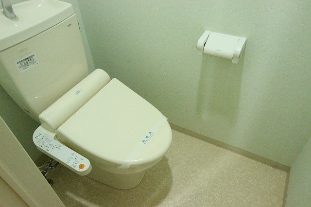 トイレ　同物件別号室のものです。