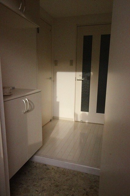 玄関　同物件別号室のものです。