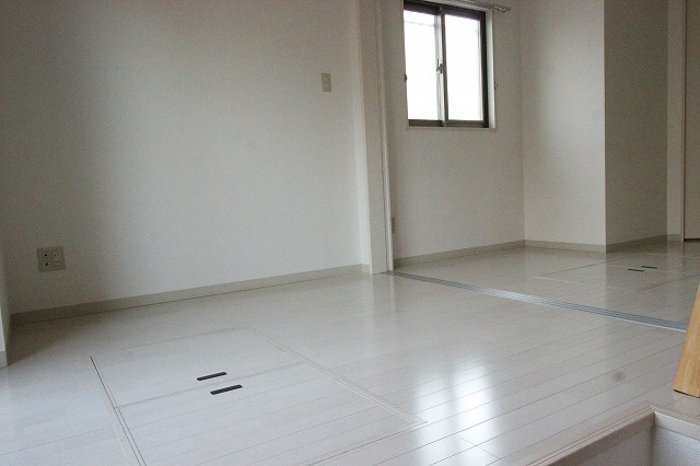 居室・リビング　同物件別号室のものです。