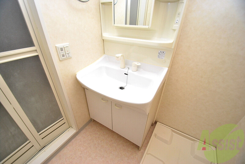 洗面設備　シャンプードレッサー付独立洗面台！これで朝の準備もバッチリ☆