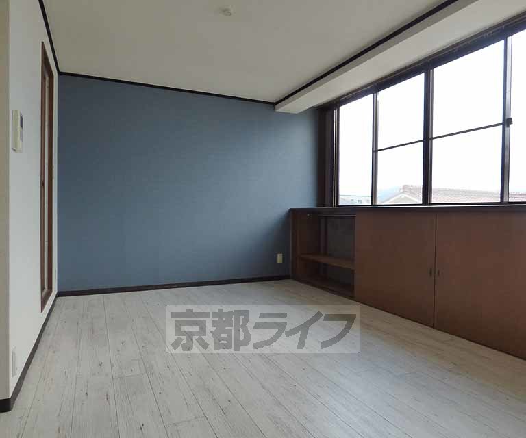 居室・リビング　広い室内です。