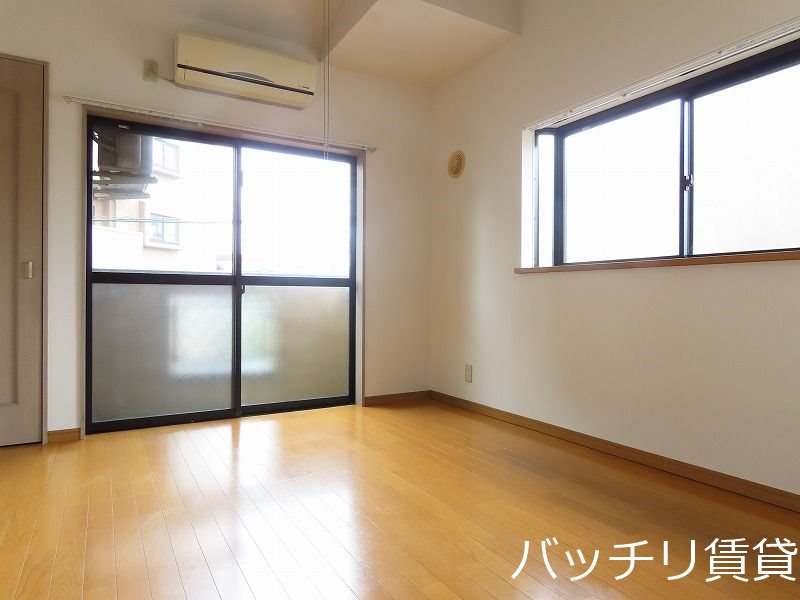 バルコニー　別号室タイプの為、現状を優先致します。