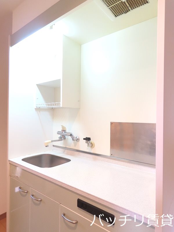 キッチン　別号室タイプの為、現状を優先致します。