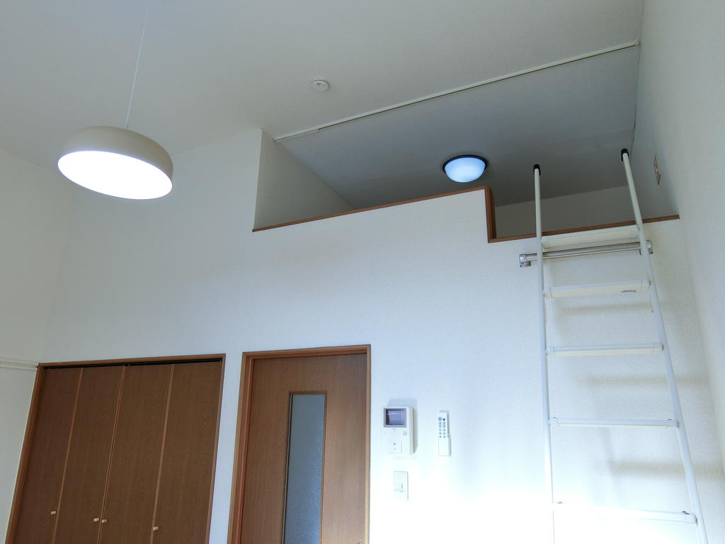 居室・リビング　天井も高く、開放感もたっぷり。