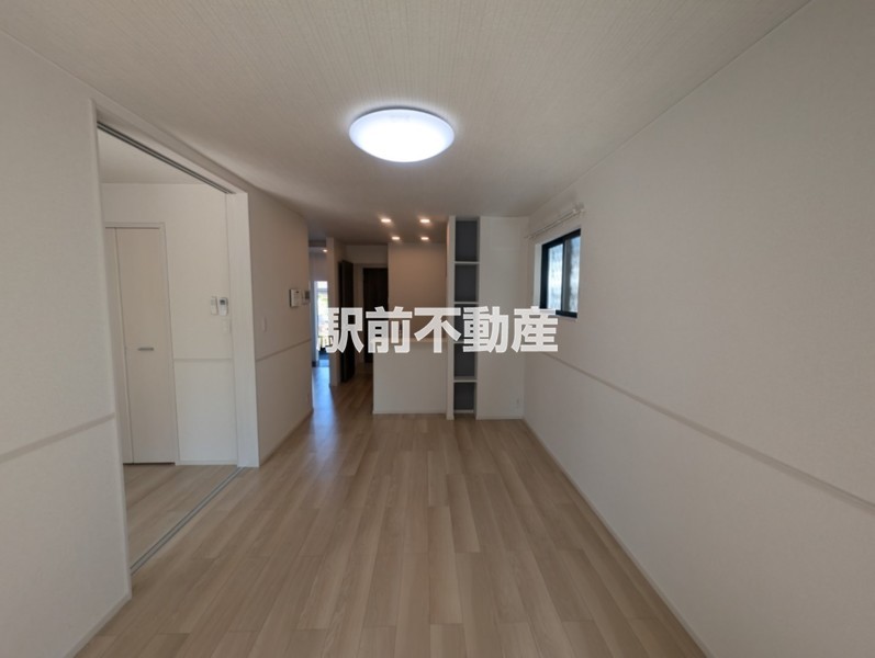 居室・リビング　同物件別室