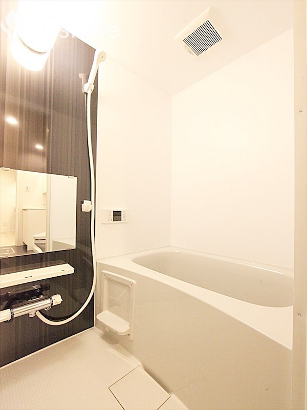 バス・シャワールーム　バスルーム　追い焚き機能付