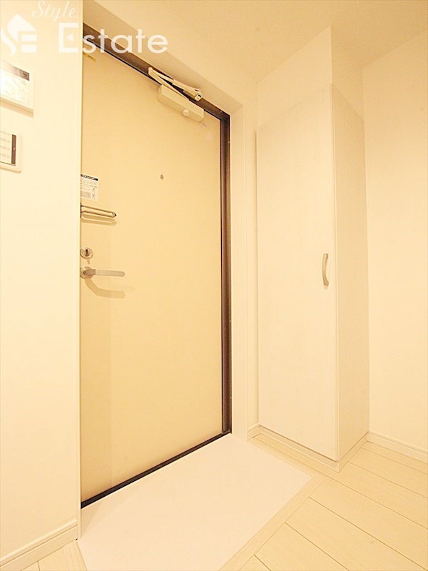 玄関　玄関　シューズボックス付