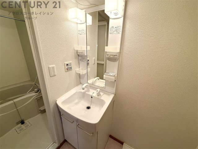 洗面設備　洗面所内に洗濯機置き場あり！