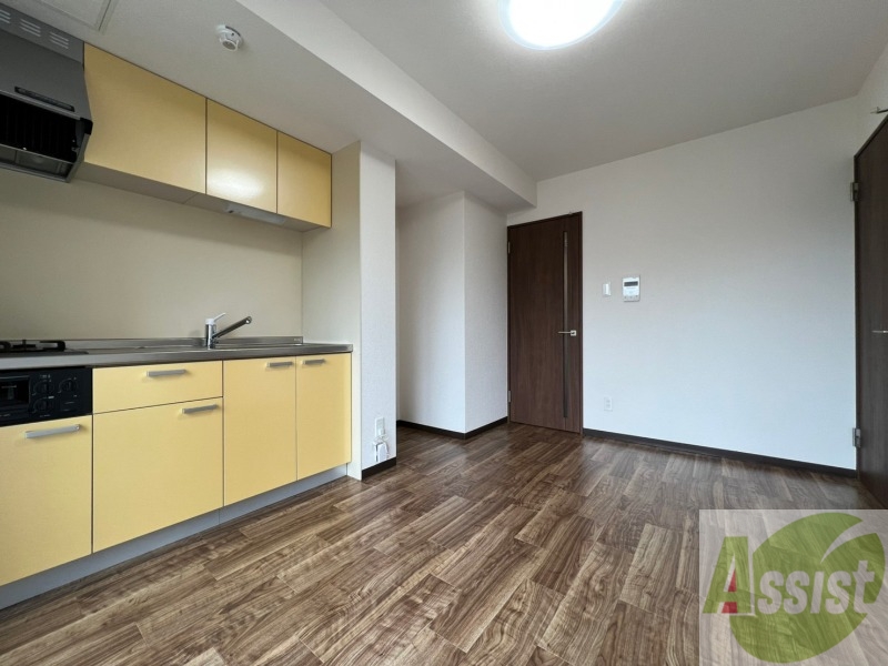 居室・リビング　リビングです。木目のフローリングが落ち着きますね。