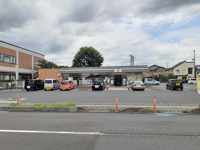 コンビニ　セブン　さいたま春野図書館前店（コンビニ）まで700m