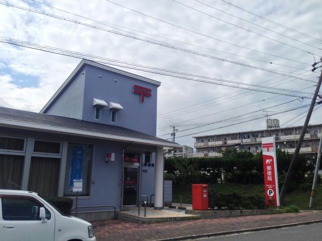 郵便局　河芸千里ケ丘郵便局（郵便局）まで977m