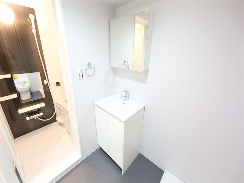 洗面設備　脱衣所　シャワー独立洗面台（洗濯機用意できます）