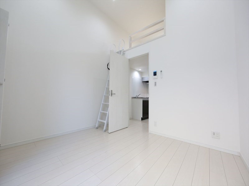 居室・リビング　洋室6.1帖　ロフト5帖（収納でも使えます）