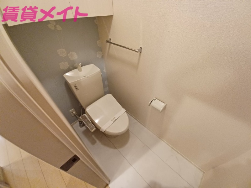 トイレ　別部屋反転参考写真です