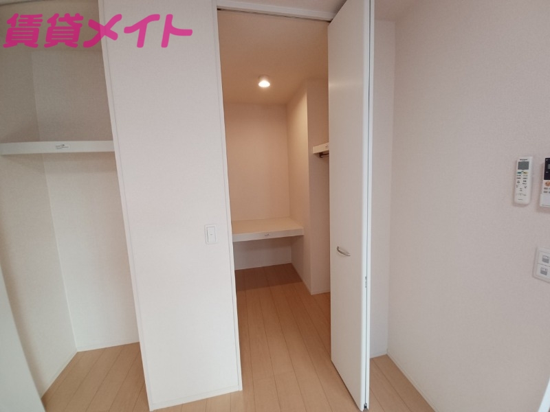 収納　別部屋反転参考写真です