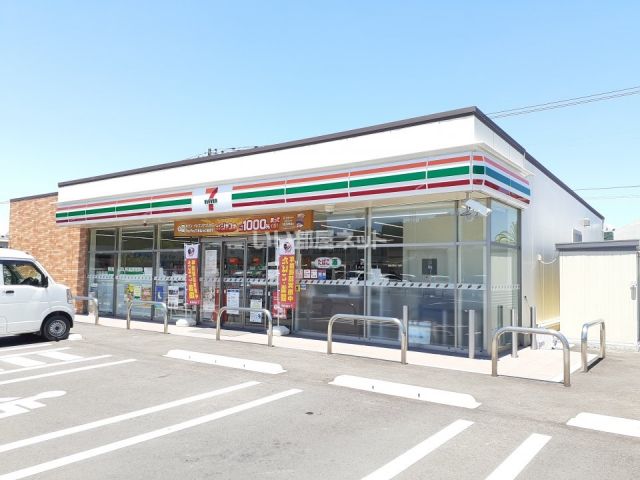 コンビニ　セブンイレブン日南油津店（コンビニ）まで254m