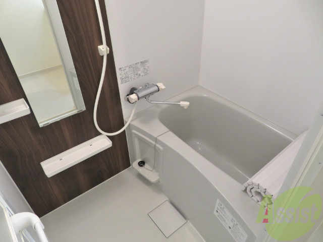 バス・シャワールーム　ひとり暮らしの方にちょうど良さそうな綺麗なお風呂です