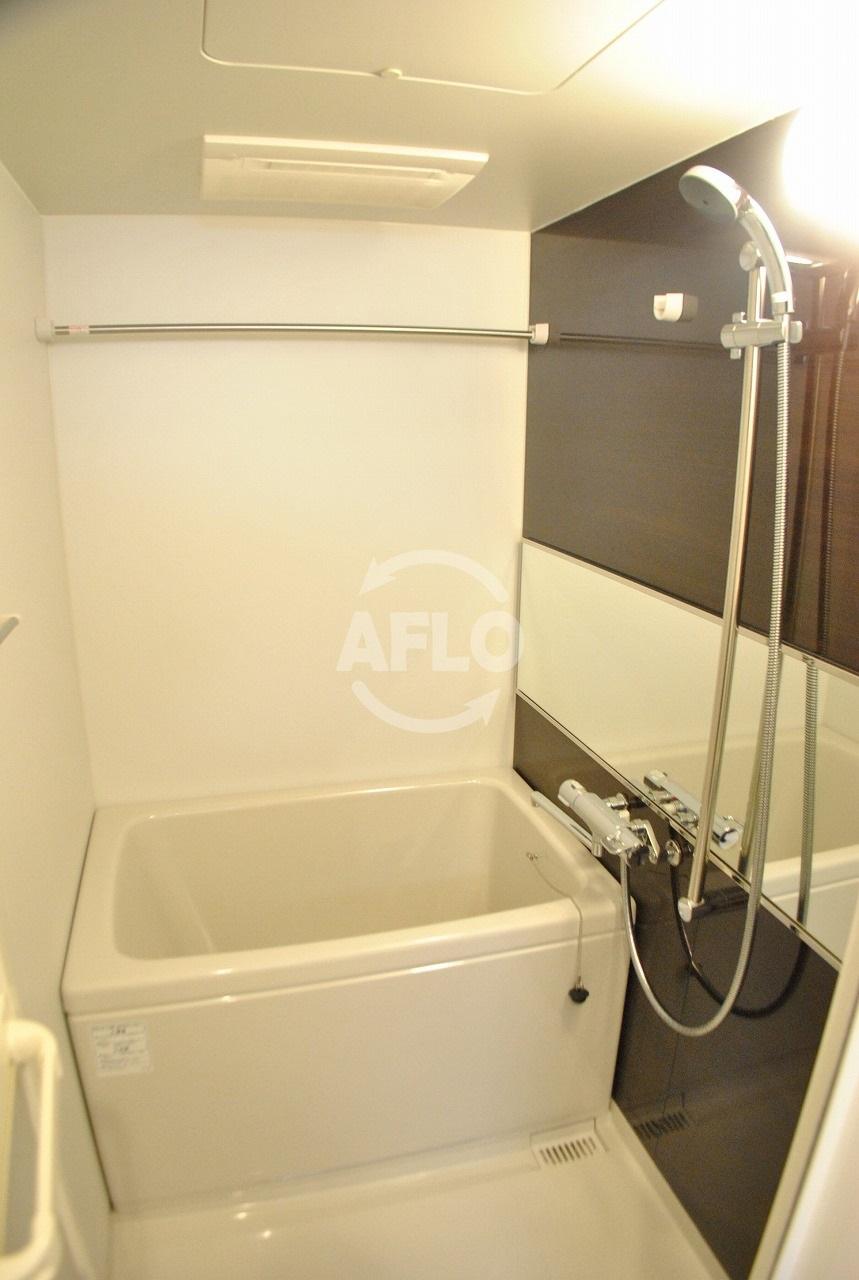 バス・シャワールーム　レオンコンフォート本町　清潔感のあるお風呂