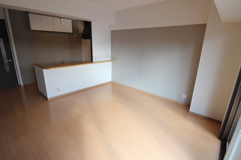 居室・リビング　反転