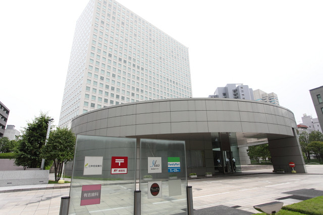 コンビニ　ファミリーマート IBM箱崎ビル店（コンビニ）まで696m