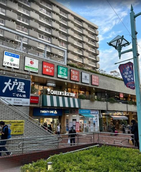スーパー　クイーンズ伊勢丹笹塚店（スーパー）まで628m