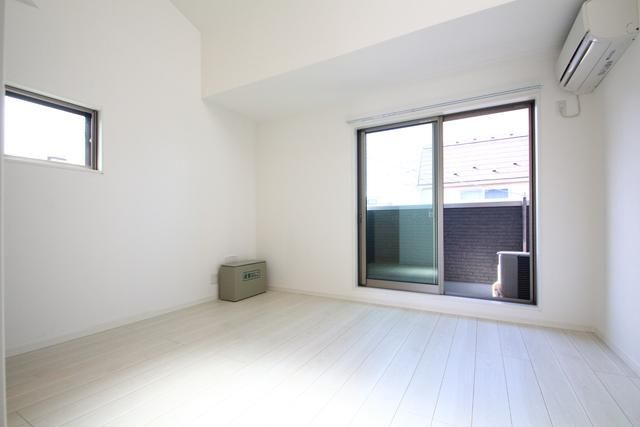 居室・リビング　☆明るい洋室☆