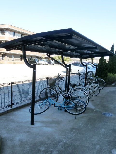 その他共有部分　屋根付きの駐輪場です。