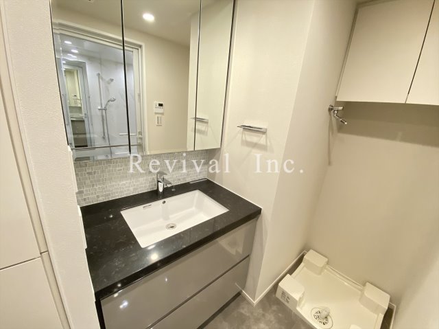 洗面設備　毎日の身だしなみチェックに必須ですね