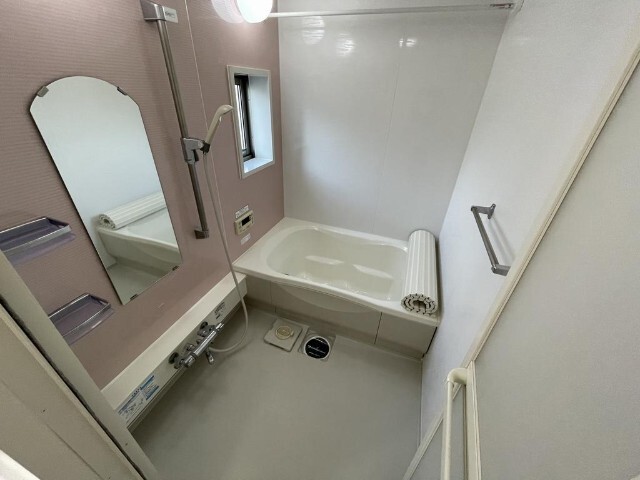 バス・シャワールーム　同物件別室のイメージ画像となります　反転した間取りです