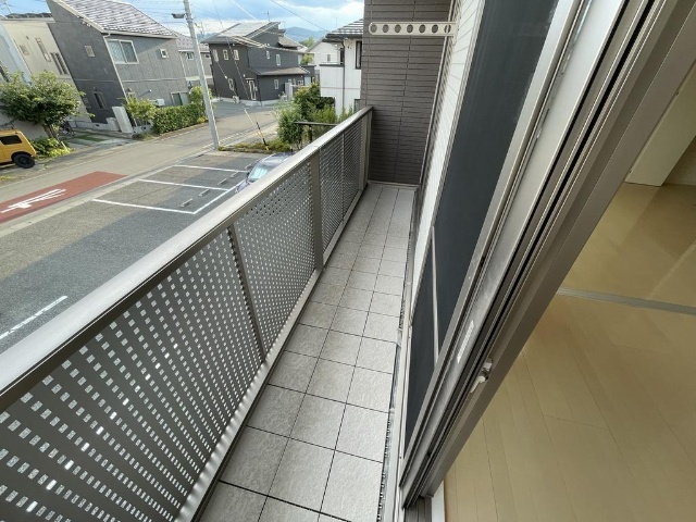 バルコニー　同物件別室のイメージ画像となります　反転した間取りです