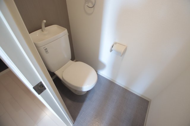 トイレ　同タイプ別室の参考写真です。※現況優先
