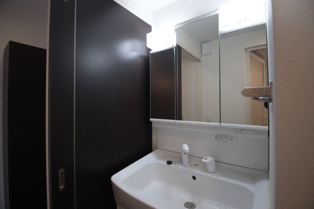 洗面設備　同タイプ別室の参考写真です。※現況優先