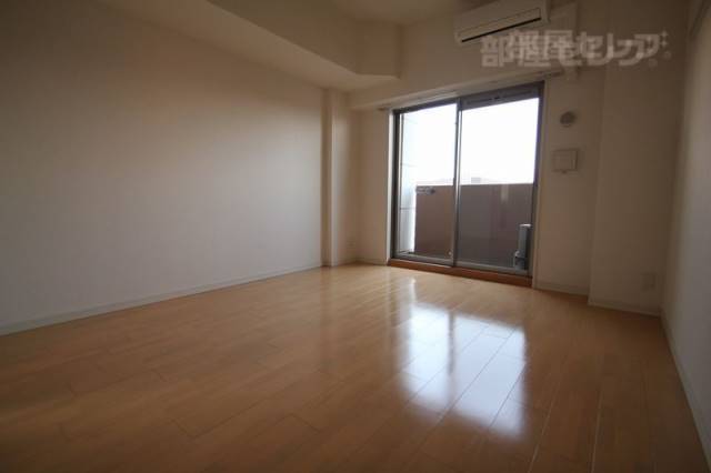 居室・リビング　※１１０７号室内装写真参照