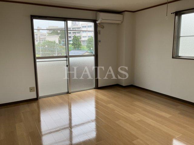 居室・リビング　同物件別部屋