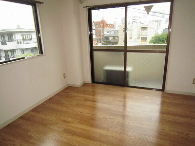 その他部屋・スペース　明るいお部屋です※別階同間取りの写真です