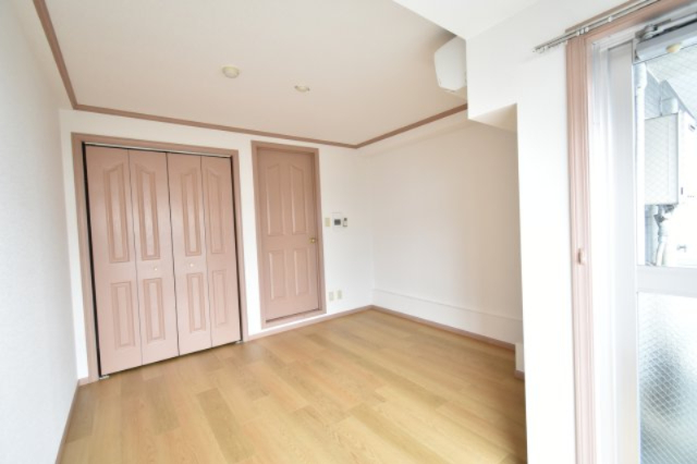 居室・リビング　洋室8帖